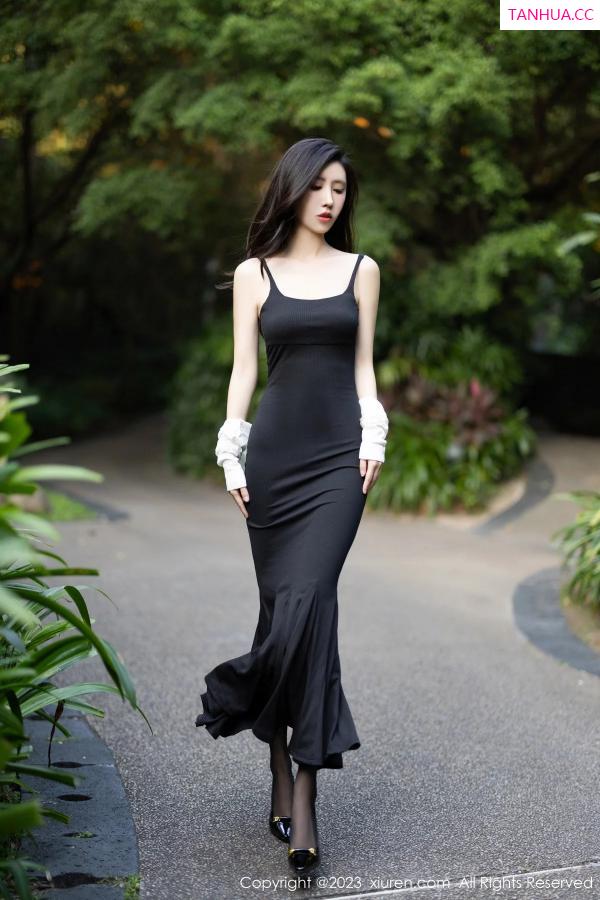   [XiuRen]高清写真图 2023.12.19 No.7830 章芃芃 清纯美腿第13张图片